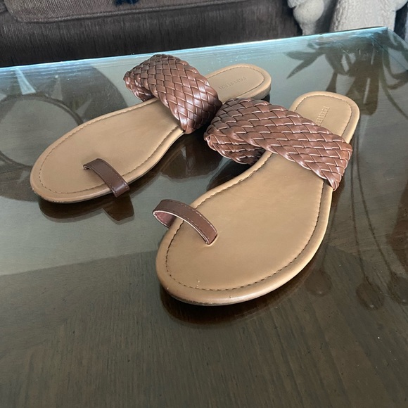 🔸 Forever 21 🔸 casual sandals - Picture 1 of 5
